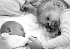 Javni poziv k sistemski ureditvi paliativne oskrbe za otroke z neozdravljivimi boleznimi