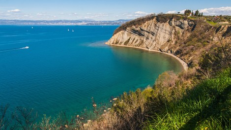 Priljubljena strunjanska plaža dobila novo podobo