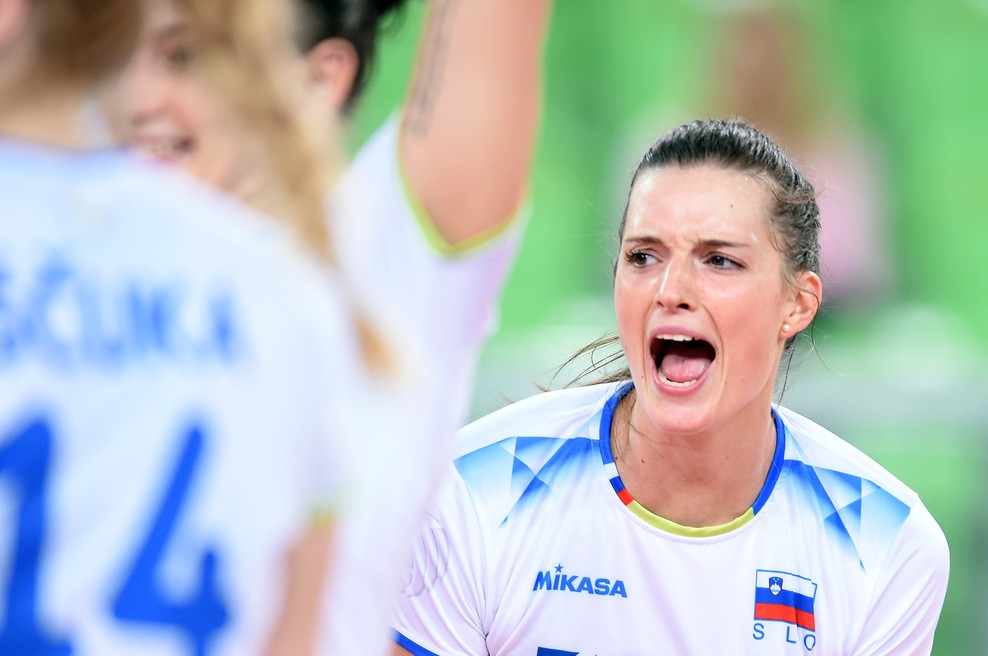 Ena od najboljših slovenskih odbojkaric se pri 24 letih poslavlja od odbojkarskih igrišč (foto: OZS)