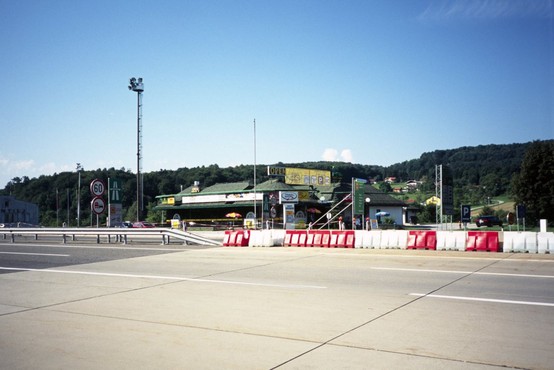 Avstrija še vedno  zadržana pri odpiranju meje s Slovenijo