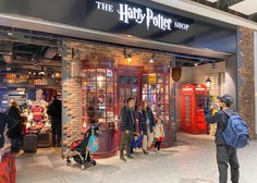 Knjiga o Harryju Potterju, ki jo je učiteljica rešil iz zabojnika za smeti, dosegla vrtoglavo ceno
