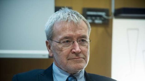 "Kdaj naj se v domu odločijo, da je stanovalec dovolj bolan za bolnišnico?"