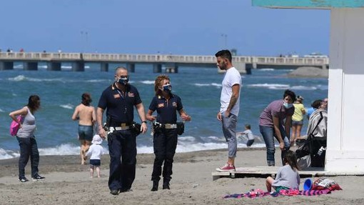 60.000 prostovoljcev naj bi v Italiji opozarjalo na spoštovanje razdalje