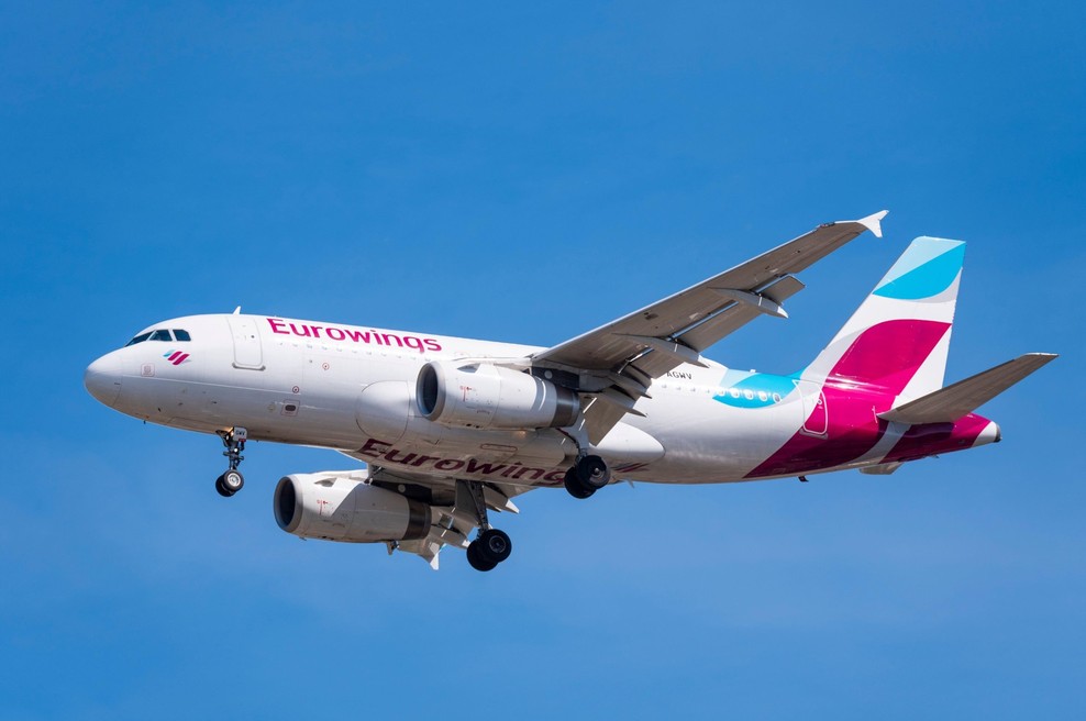 Letalo Eurowingsa poletelo proti Sardiniji kljub zaprtemu letališču (foto: Profimedia)