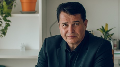 Dr. Samo Javornik (z romanom) v slovensko zakulisje pohlepa