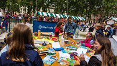 Prvi virtualni inkluzivni festival: 'Igraj se z mano' gre naprej.