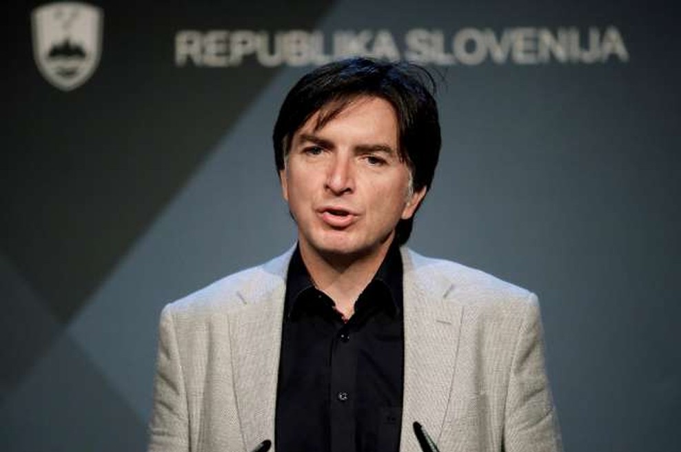 "Življenja rešuje le ustavitev epidemije v samem domu!" (foto: Daniel Novakovič/STA)