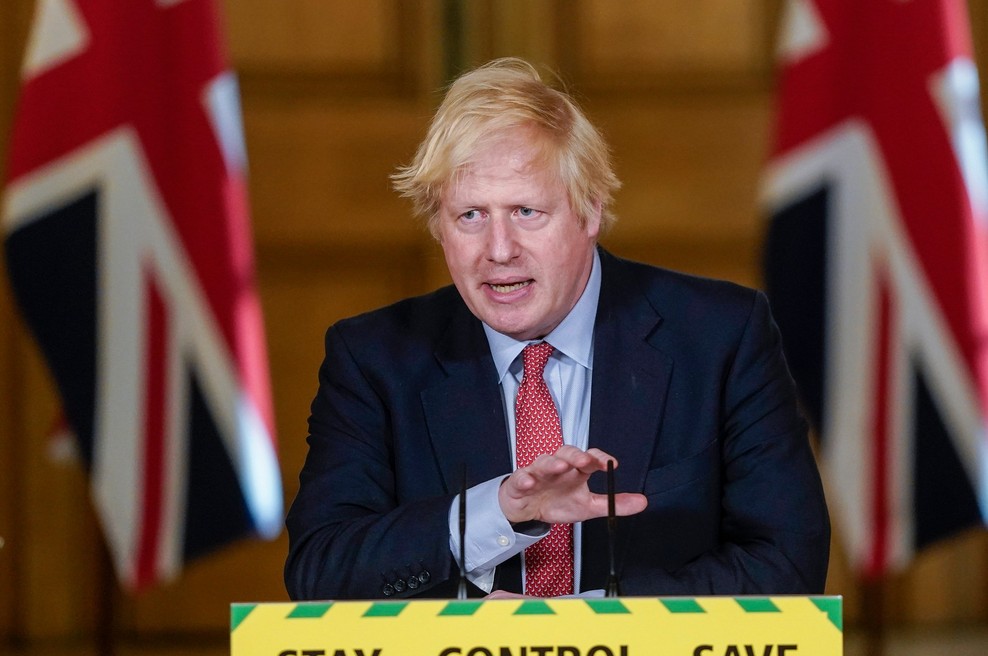 Boris Johnson z dovoljenjem kraljice telovadi na posestvu Buckinghamske palače (foto: Profimedia)