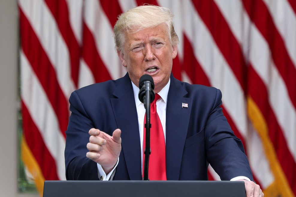 Twitter k tvitom Donalda Trumpa dodaja opomnike in povezave na dejstva (foto: Profimedia)