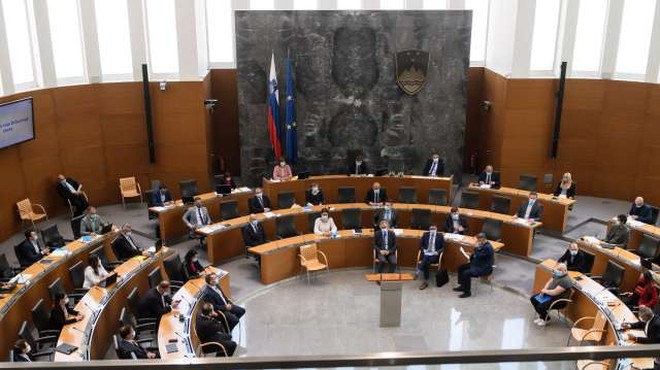 Vlada spravila pod streho tretji protikoronski paket ukrepov (foto: STA/Nebojša Tejić)