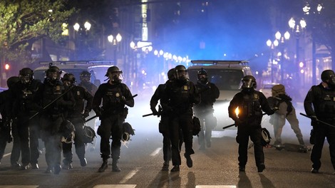 Protesti zaradi policijskega nasilja se iz Minneapolisa širijo po ZDA