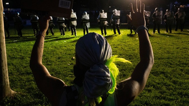 Zakaj so sredi najbolj silovitih protestov ugasnile luči v Beli hiši? (foto: profimedia)