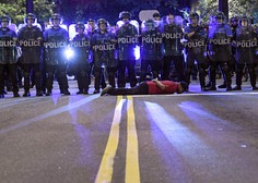Nasilje nad novinarji na protestih v ZDA izvajajo tako policisti kot protestniki