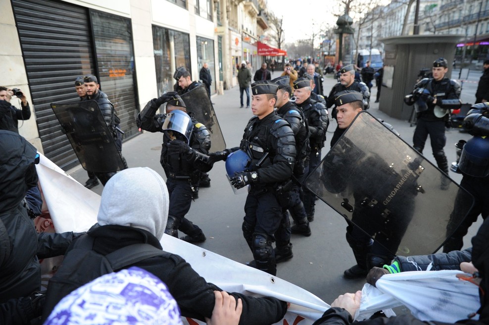 V Parizu sinoči izbruhnili spopadi med policijo in protestniki (foto: Profimedia)