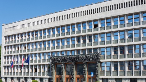 Ponovna pobuda za sprejem etičnega kodeksa za poslance