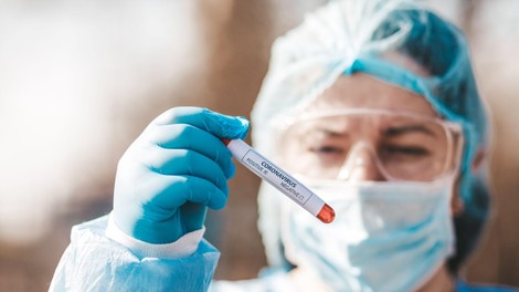 Potrjena okužba medicinske sestre v jeseniški bolnišnici