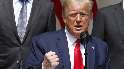 Trump se je pohvalil z dvema milijonoma odmerkov cepiva proti covidu-19, ki čakajo na zeleno luč