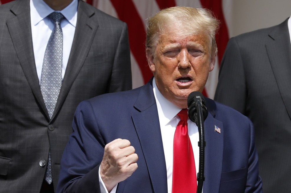 Trump se je pohvalil z dvema milijonoma odmerkov cepiva proti covidu-19, ki čakajo na zeleno luč (foto: profimedia)