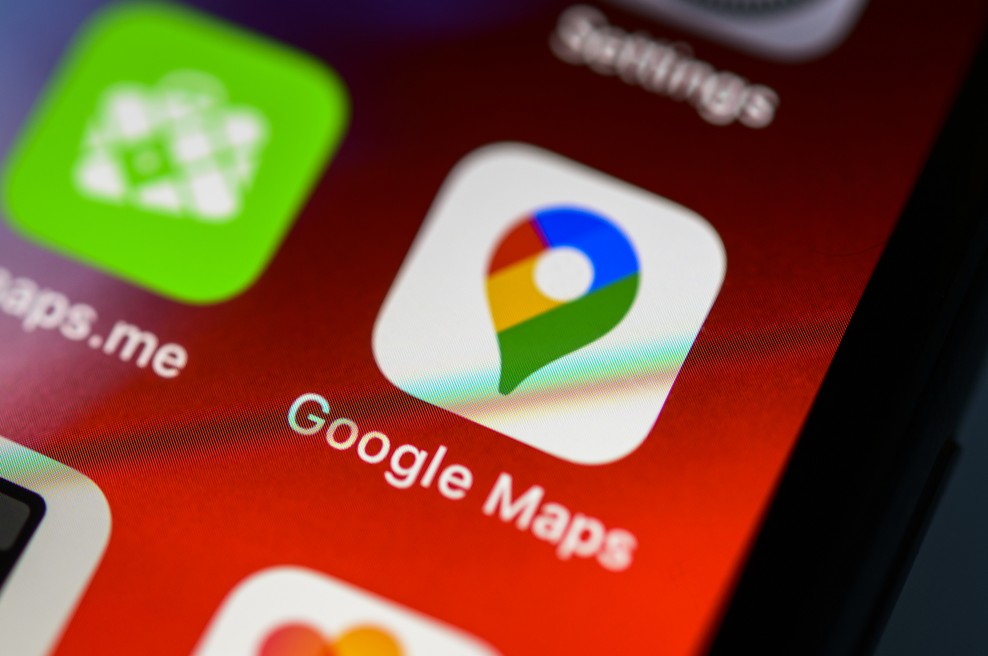 Google bo z aplikacijo zemljevidi omogočil sprejemanje obvestil o koronavirusu (foto: Profimedia)