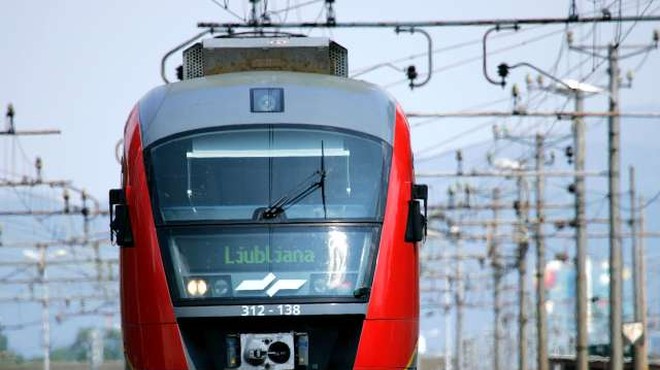 Nekoriščene železniške vozovnice je možno podaljšati do konca meseca (foto: Daniel Novakovič/STA)