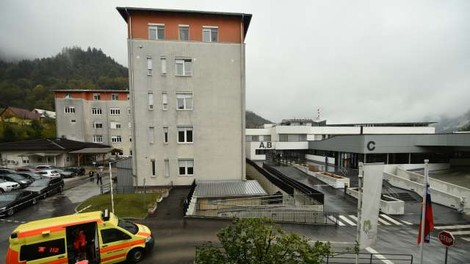 V Splošni bolnišnici Jesenice okužbo odkrili tudi pri bolniku