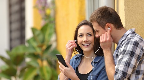 Znanost je opredelila ključne lastnosti za uspešno spogledovanje