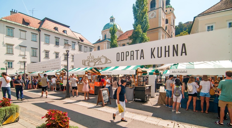 Prva letošnja kulinarična tržnica Odprta kuhna s skoraj 40 stojnicami (foto: Profimedia)