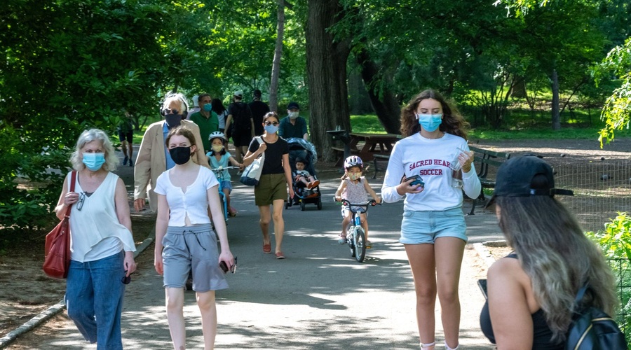 V ZDA se je število okužb z novim koronavirusom povzpelo na dva milijona (foto: Profimedia)