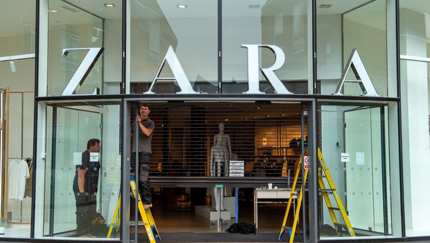 
                            Modna veriga Zara bo po svetu zaprla med 1000 in 1200 trgovin (foto: profimedia)