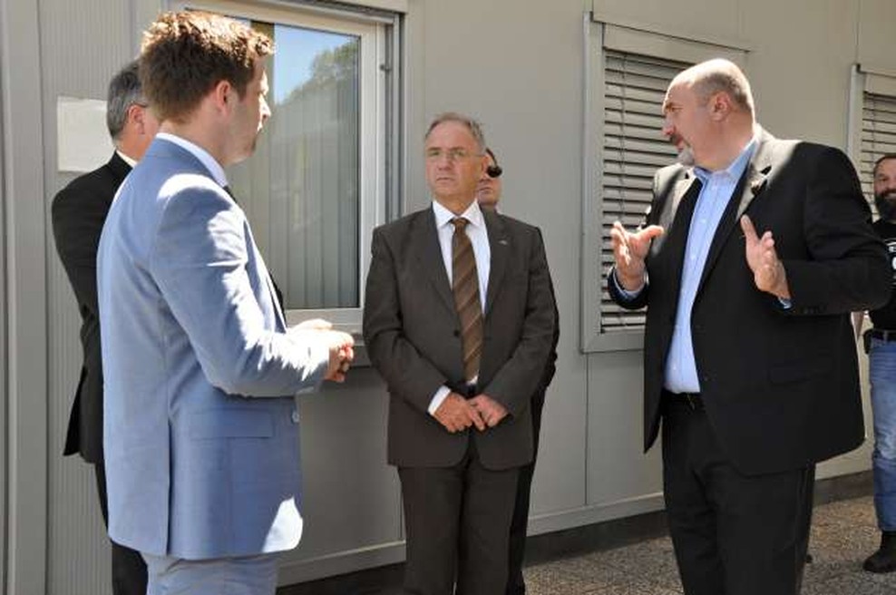 Vlada naj bi v ponedeljek odprla maloobmejne prehode s Hrvaško (foto: STA/Rasto Božič)