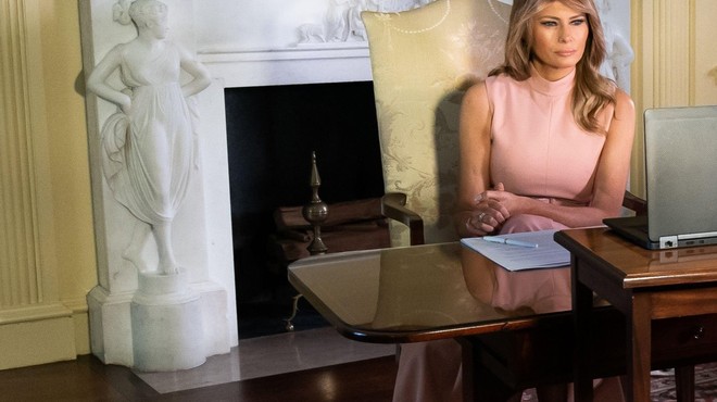 Melania Trump naj bi selitev v Belo hišo zavlačevala zaradi nove predporočne pogodbe (foto: profimedia)