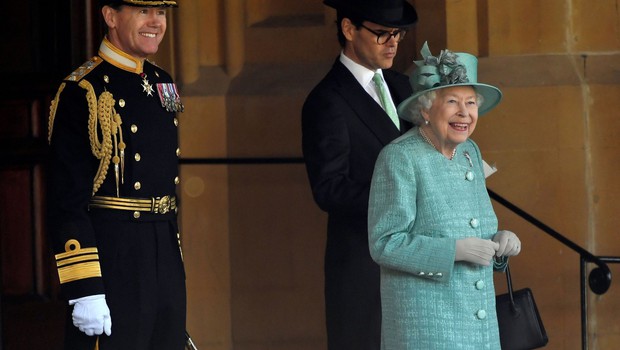 
                            Rojstni dan kraljice Elizabete minil brez tradicionalne parade Pozdrav zastavi (foto: profimedia)