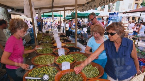 Na Majorki prve nemške turiste pozdravili z aplavzom