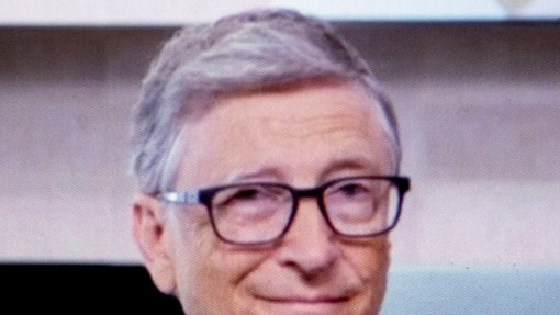 Bilijonar Bill Gates se je odzval na teorije zarote (tudi tisto o čipih)