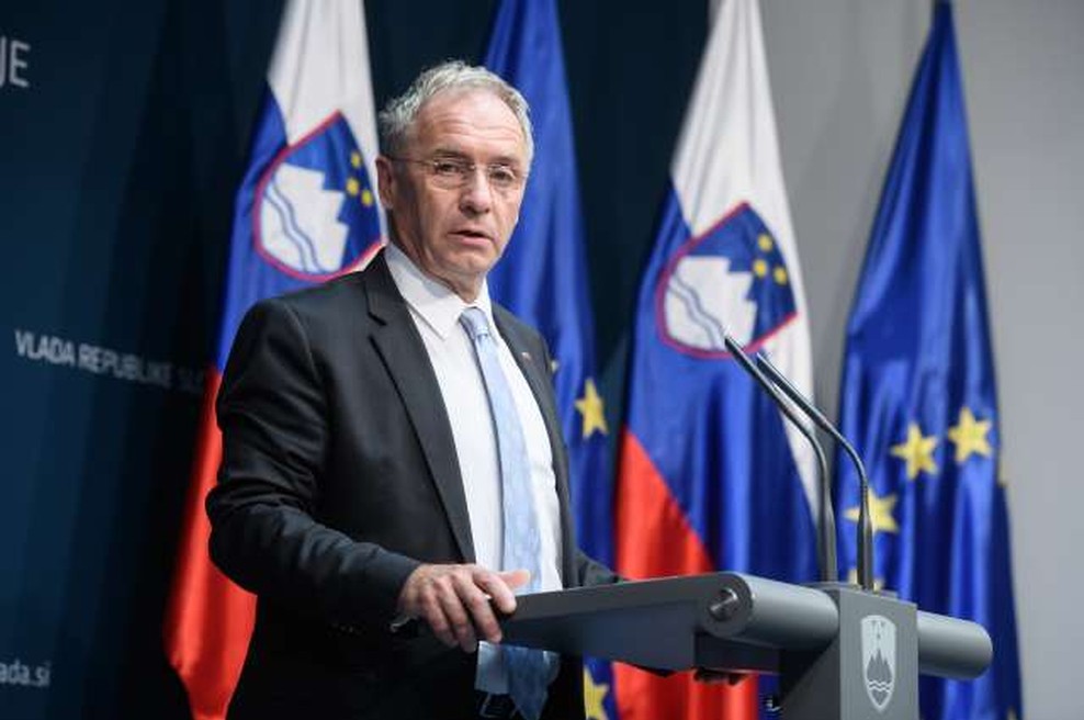 Slovenija podaljšala seznam držav na rdeči listi (foto: Nebojša Tejić/STA)