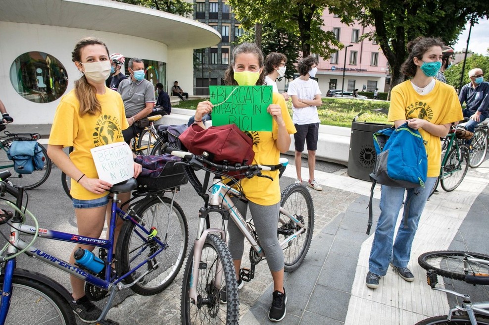 Greta Thunberg pravi, da je pandemija pokazala, kako se je treba soočiti s podnebnimi spremembami (foto: profimedia)