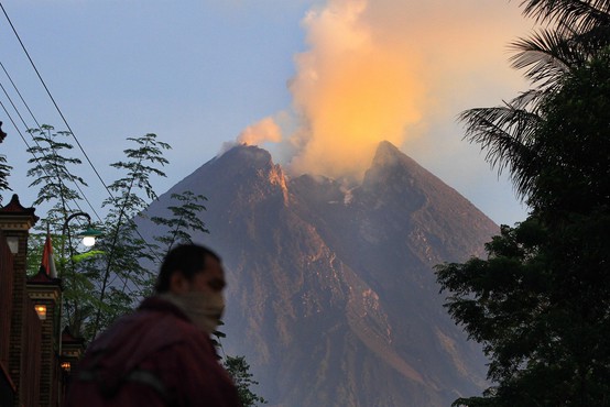 Indonezijski vulkan Merapi se je spet prebudil