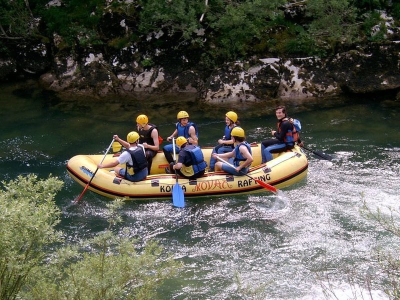 Kolpa ponuja številne aktivnosti.