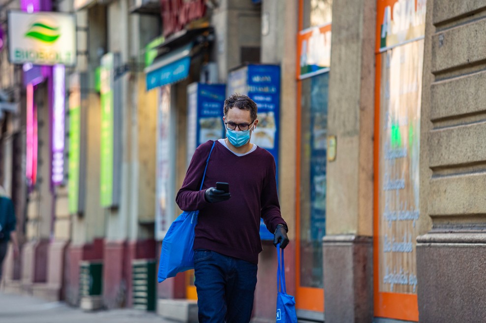 V torek potrjene 1503 okužbe, delež pozitivnih testov 25,51-odstoten, največ doslej (foto: Shutterstock)
