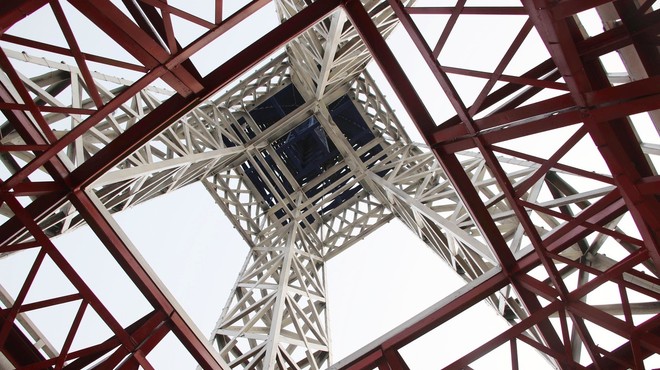Po 104 dneh V Parizu ponovno odprli Eifflov stolp (foto: profimedia)