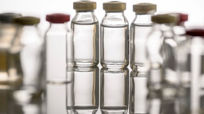 Svet je pred izzivom: kako proizvesti in distribuirati milijardo cepiv hkrati? (foto: profimedia)