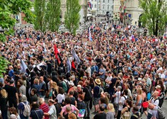 Protestniki so se tokrat zbrali na Prešernovem trgu, čeprav Trg republike ni bil ograjen