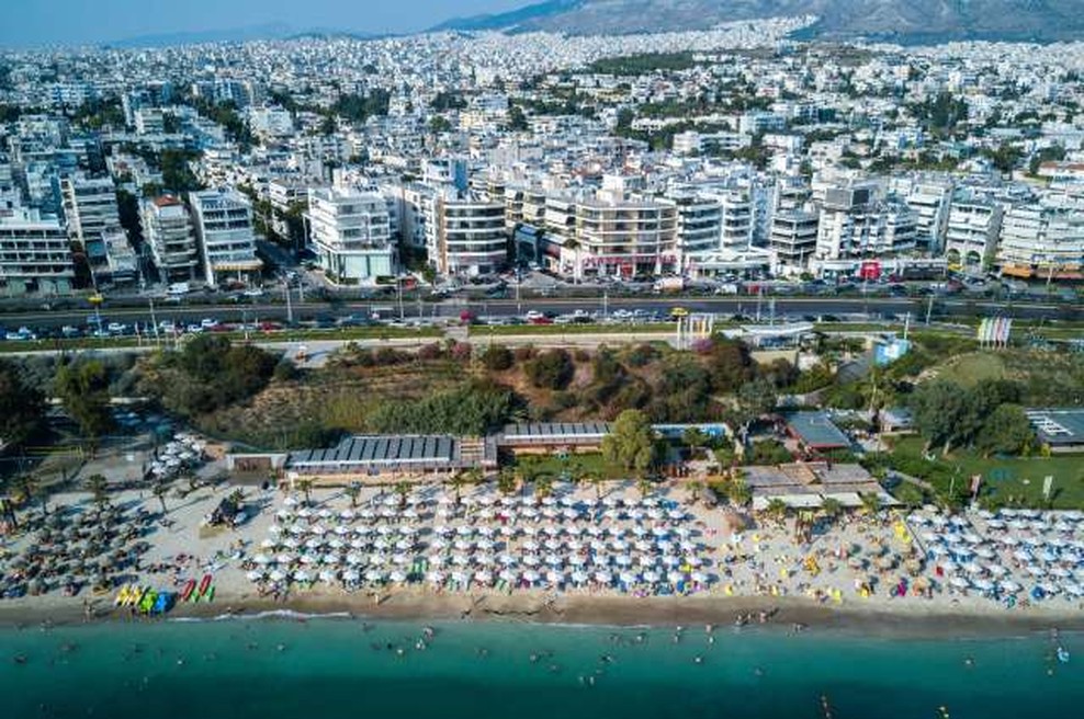 Pred vstopom v Grčijo morajo turisti izpolniti spletni vprašalnik (foto: Xinhua/STA)