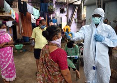 V Indiji za obolele s koronavirusom 10.000 postelj iz kartona