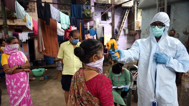 V Indiji za obolele s koronavirusom 10.000 postelj iz kartona (foto: Profimedia)