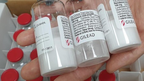 V ZDA ogorčeni nad zasoljeno ceno zdravila remdesivir