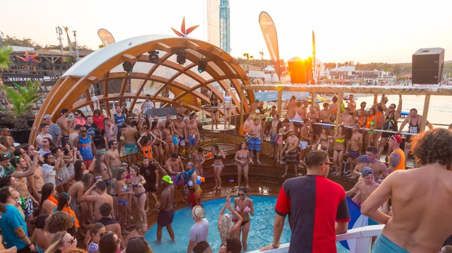 Zloglasnih zabav na plaži Zrće na Pagu letos vseeno ne bo (foto: Shutterstock)