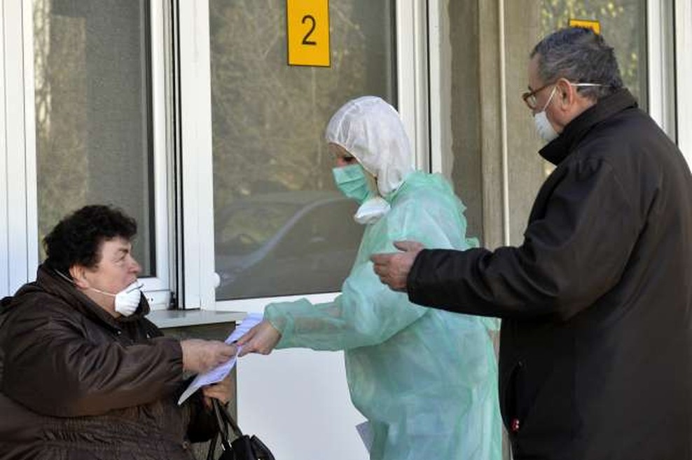 Razmere na Balkanu se ne umirjajo. Število novih okužb v večini držav ostaja visoko. (foto: Tanjug/STA)