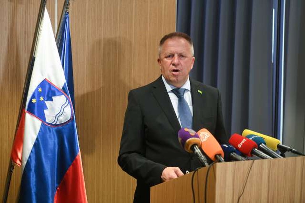Zdravko Počivalšek po hišnih preiskavah ne namerava odstopiti (foto: Nebojša Tejić/STA)