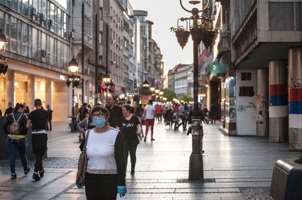 Epidemija v Srbiji vnovič terja stroge omejevalne ukrepe, namenjene zajezitvi virusa (foto: profimedia)
